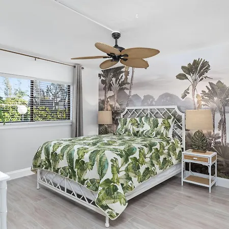 Immaculate Condo Near Beach With Lanai And Pool Also Tennis